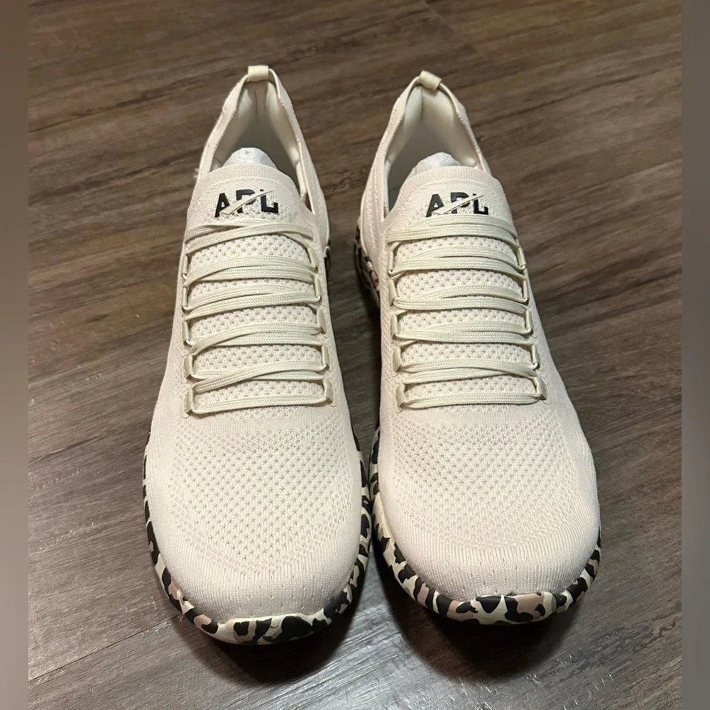 APL Techloom Breeze in Parchment/Leopard. NIB. Men’s size 14/women’s size 15.5